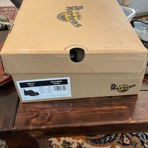 Holly Black platform Dr. Martens Airwair oxfords size US 10, UK 8